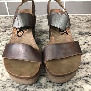 OTBT Brown Platform Wedge Sandals - Size 9